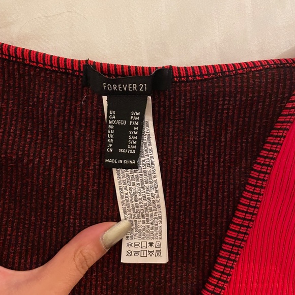 Forever 21 Red & Black Contour Bodysuit NWOT (Size Small/Medium) - Picture 3 of 3